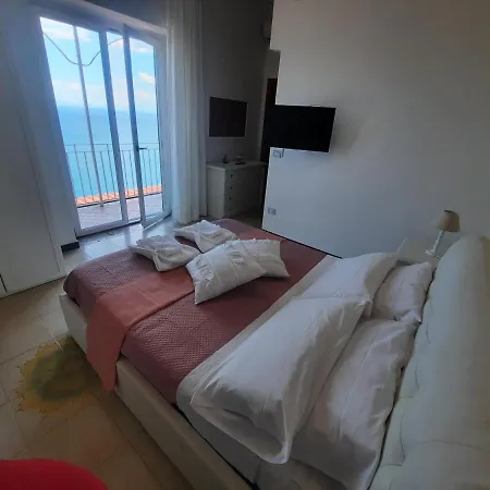 فندق مبيت وإفطار Paradise 4*