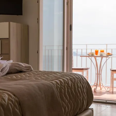 Paradise 4*