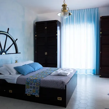 فندق مبيت وإفطار Paradise 4*
