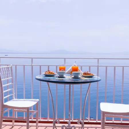 Paradise 4*